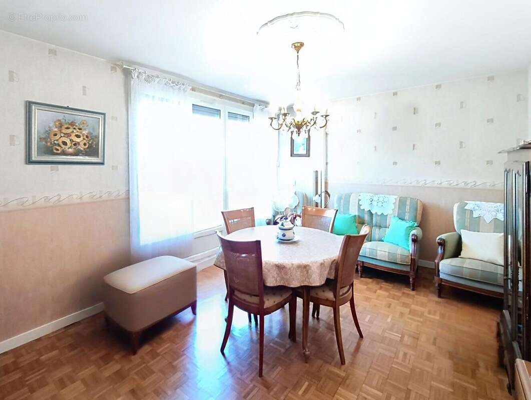 Photo 4 - Appartement à LE CHAMBON-FEUGEROLLES