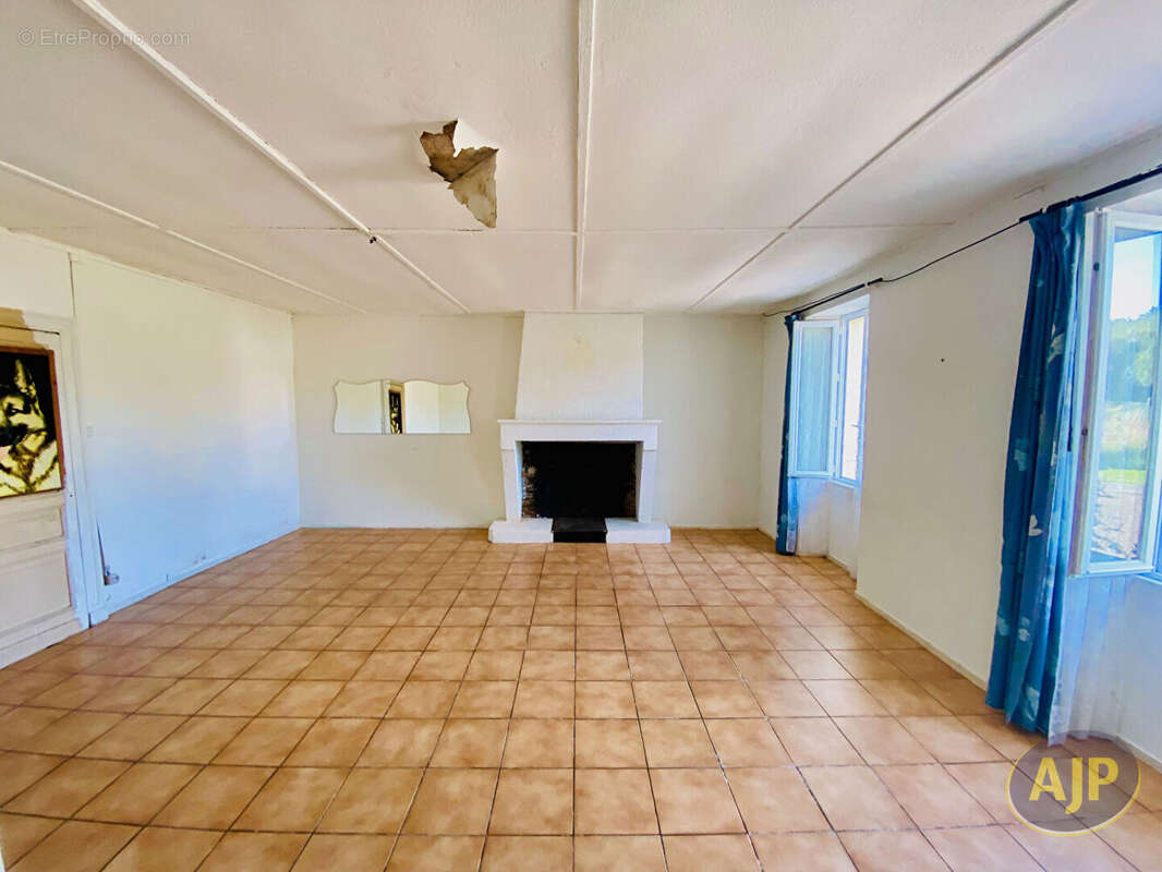 Maison à SAINT-GERMAIN-D'ESTEUIL