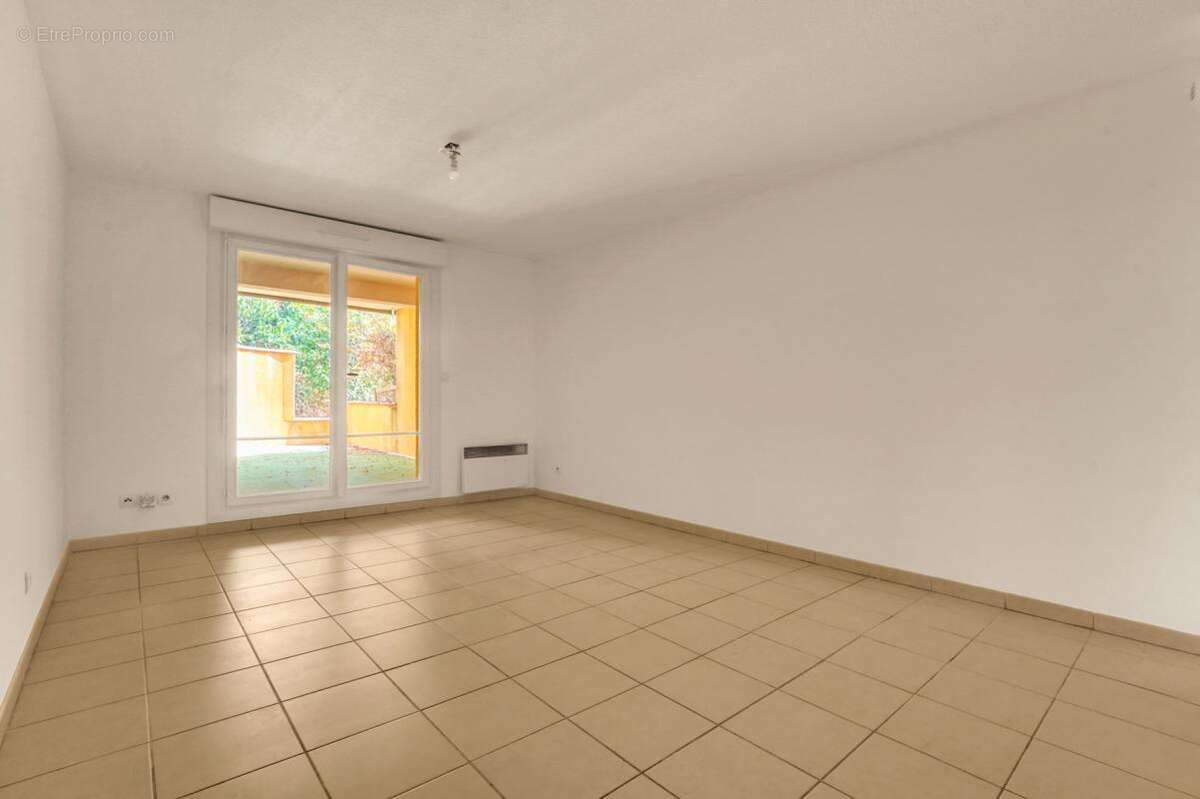 Coup de Cœur : T2 Rez-de-Jardin - Terrasse Immense de 44 m² - photo 6
