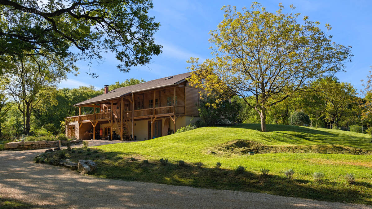 Maison à AUTOIRE