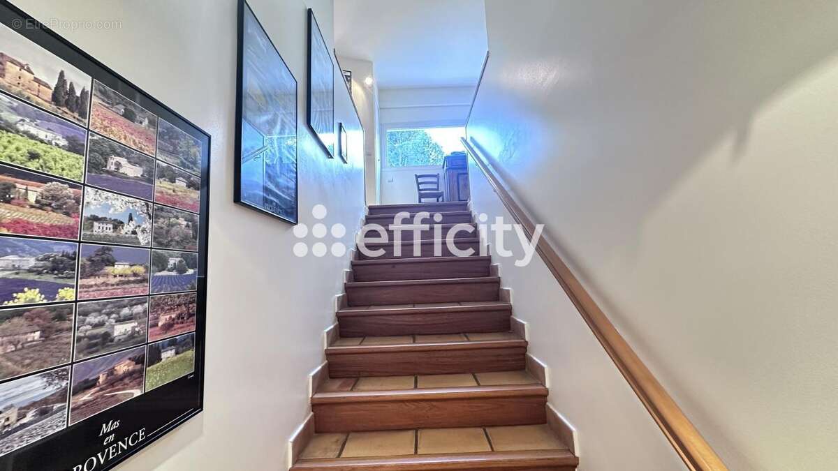 Appartement à VILLENEUVE-LES-AVIGNON