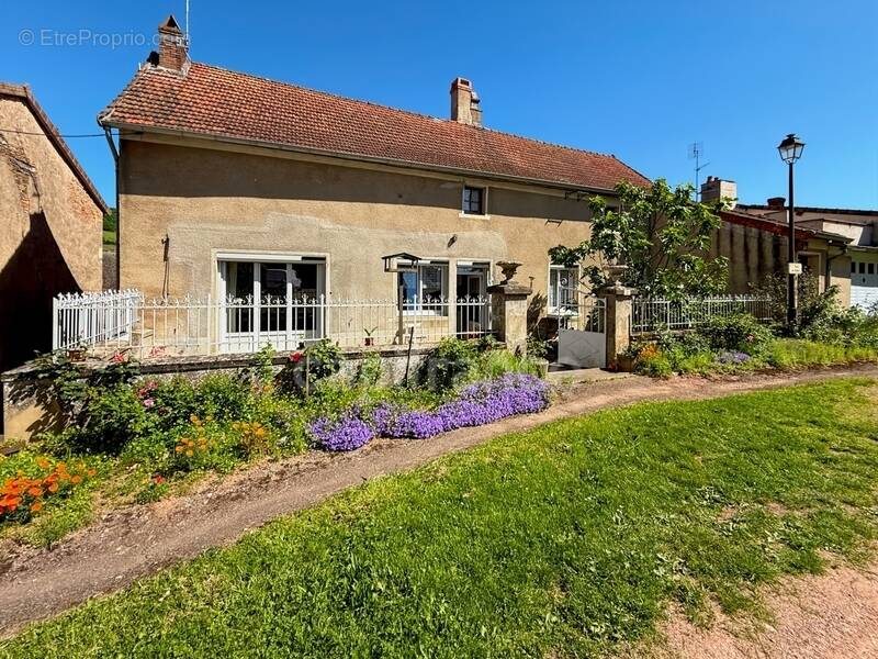 Maison à ETRIGNY
