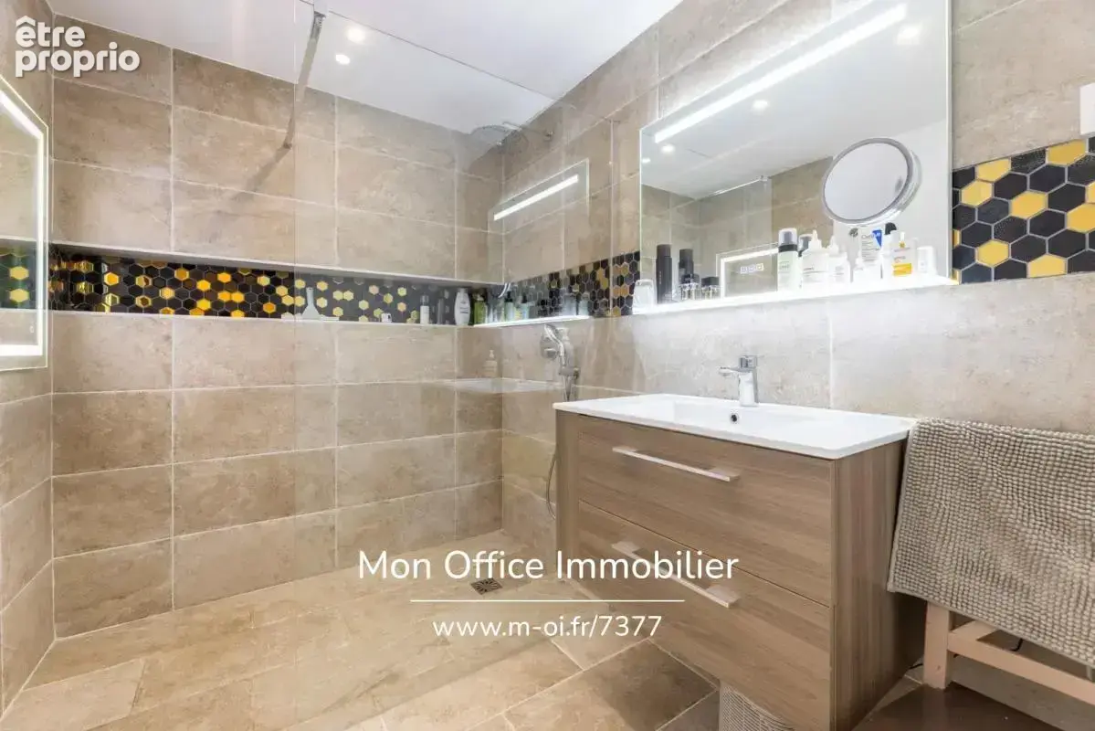Référence : 7377-SJO - Appartement rénové 88m2 à Rians (83560): 2 chambres, 2 caves de 85m2, calme - photo 5