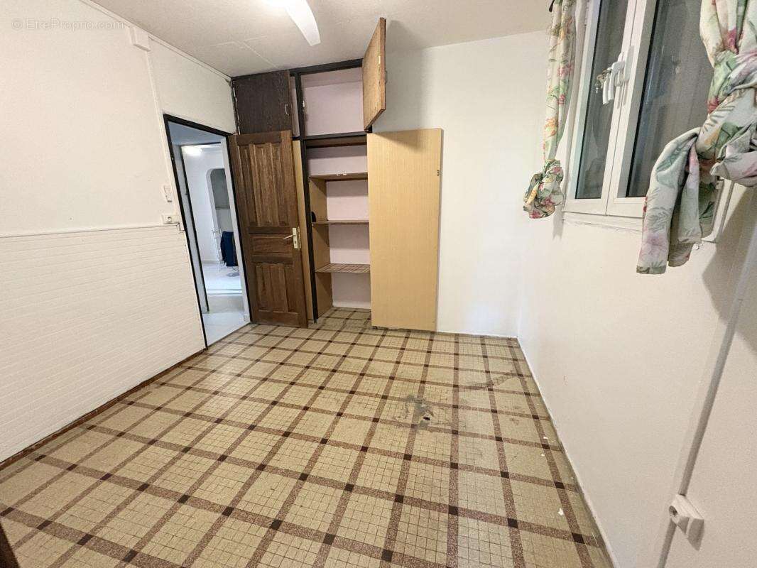 A VENDRE : VILLA F9 à Trois Rivière (97114) - photo 3