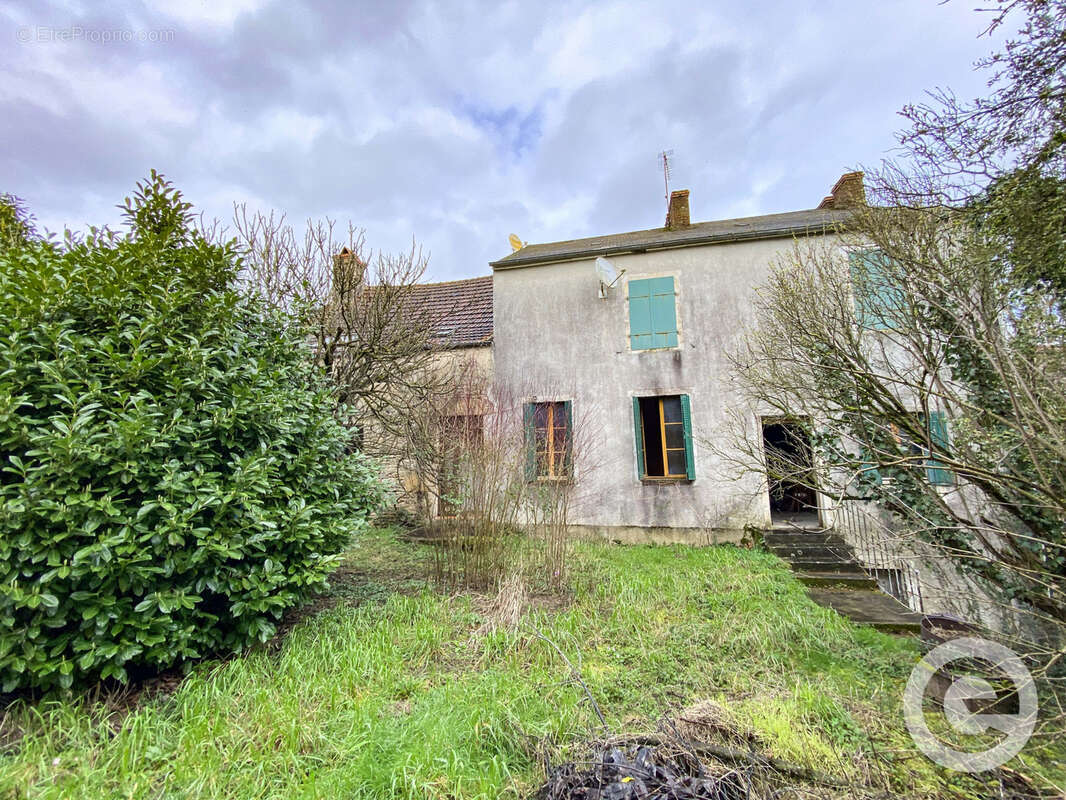 Maison à FONTENAY-PRES-VEZELAY