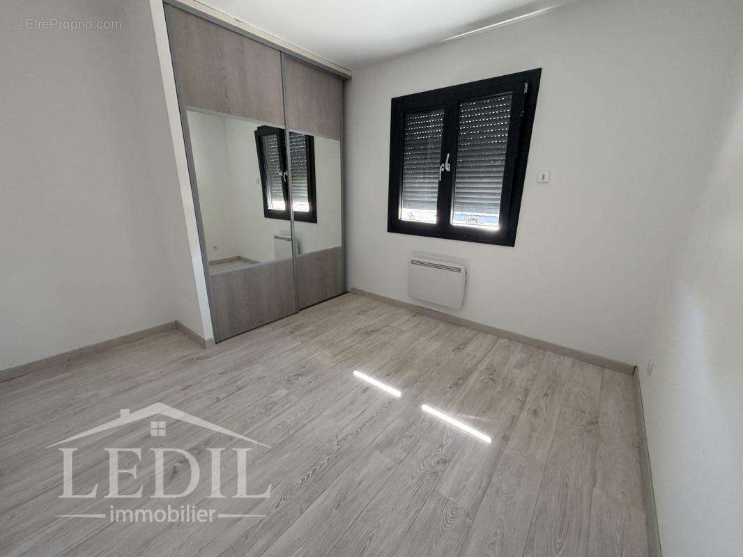 Maison récente de plain pied avec garage et jardin - photo 10