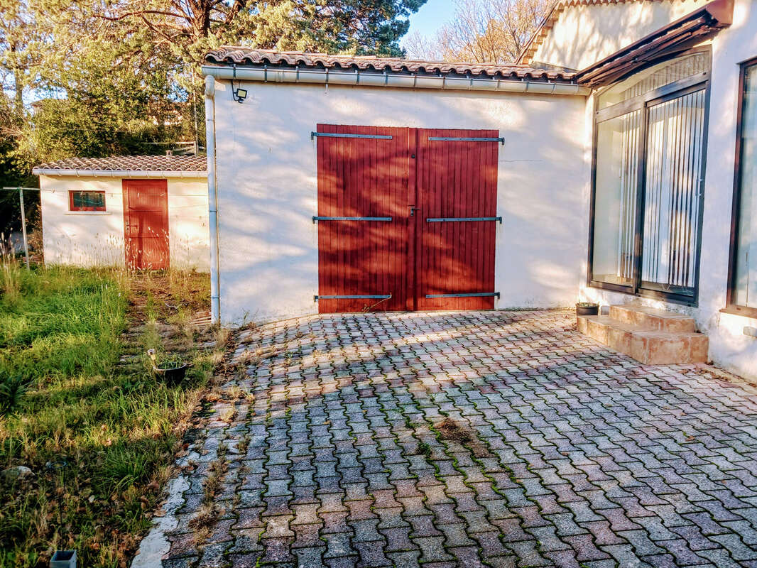 Charmante Villa de Plain-Pied avec Terrain Piscinable et Garage sur les hauteurs de Saint-Alban-Auriolles - photo 17