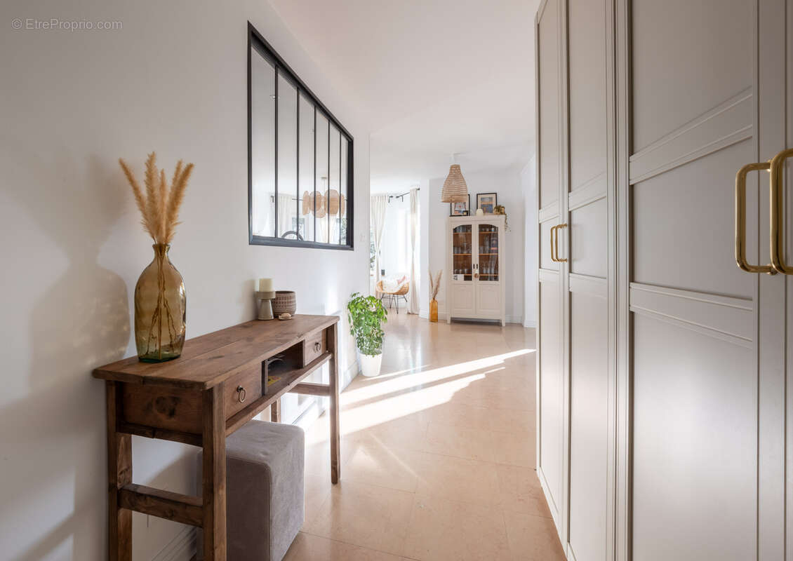 Appartement à SAINT-PRIEST-EN-JAREZ