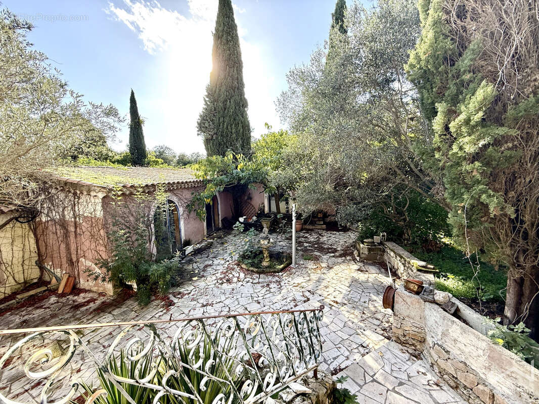 Maison à LA GARDE-ADHEMAR