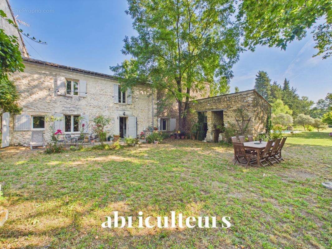 Mas provençal de 310 m² avec piscine et parc arboré de 7 880 m² — PNR des Alpilles - photo 2