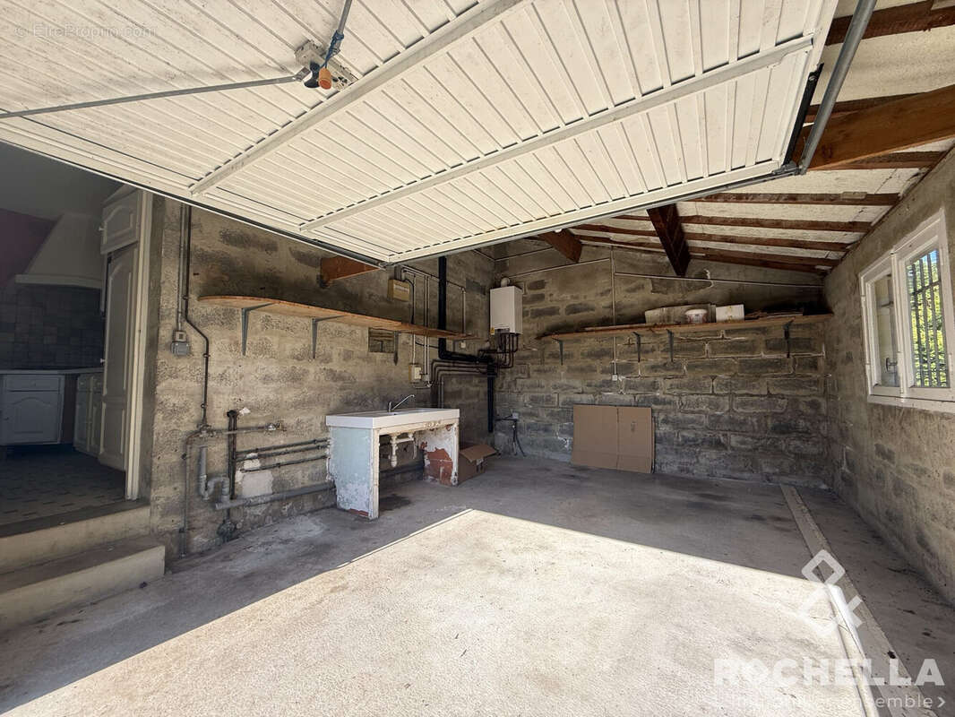 Maison 92 m² à Saint-Julien-De-L'escap  - photo 9