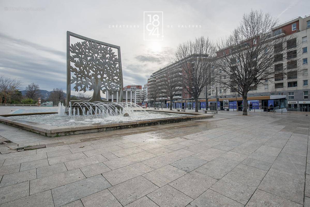 Commerce à MARSEILLE-8E