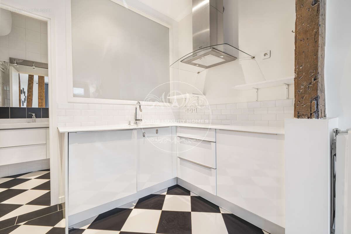 Appartement à PARIS-1E