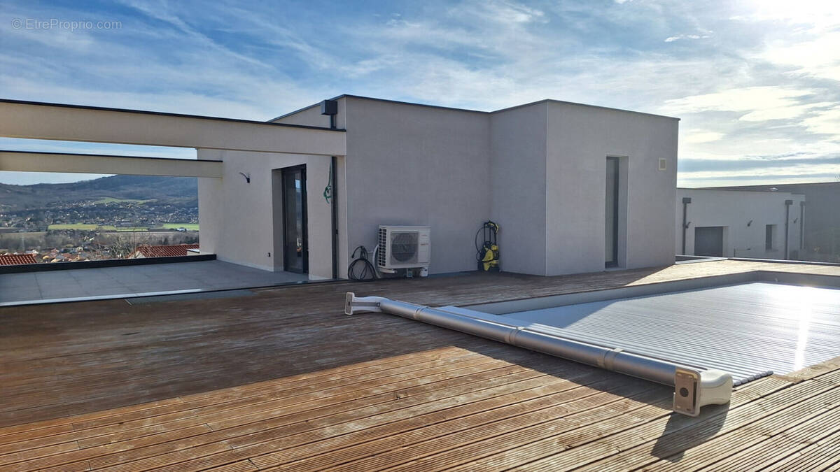 Maison à LES MARTRES-DE-VEYRE