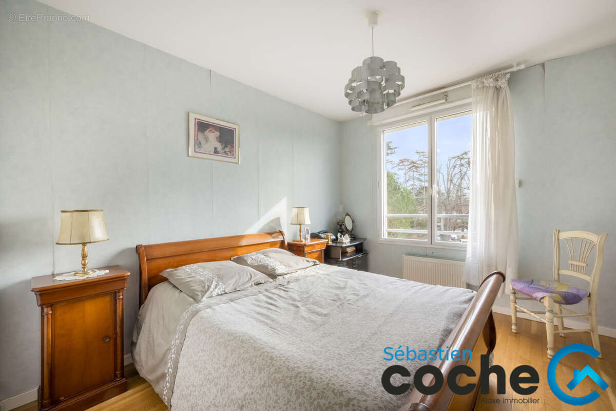 Appartement à CHARBONNIERES-LES-BAINS