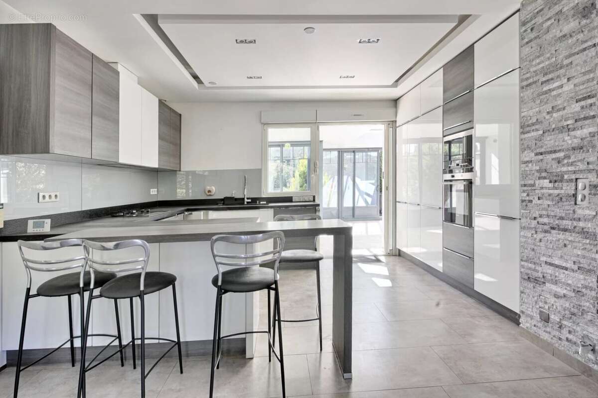 Maison à SAINT-MAUR-DES-FOSSES