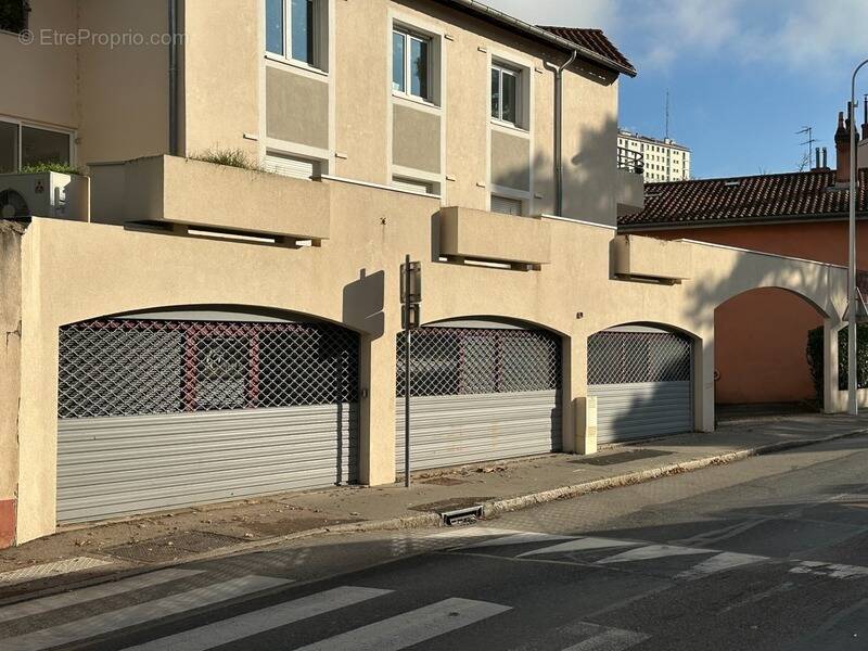 Commerce à LYON-9E
