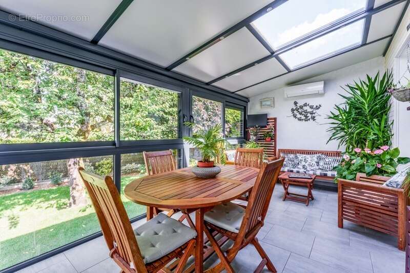Maison à vendre 8 pièces SAINT CYR SUR LOIRE (37) - photo 4