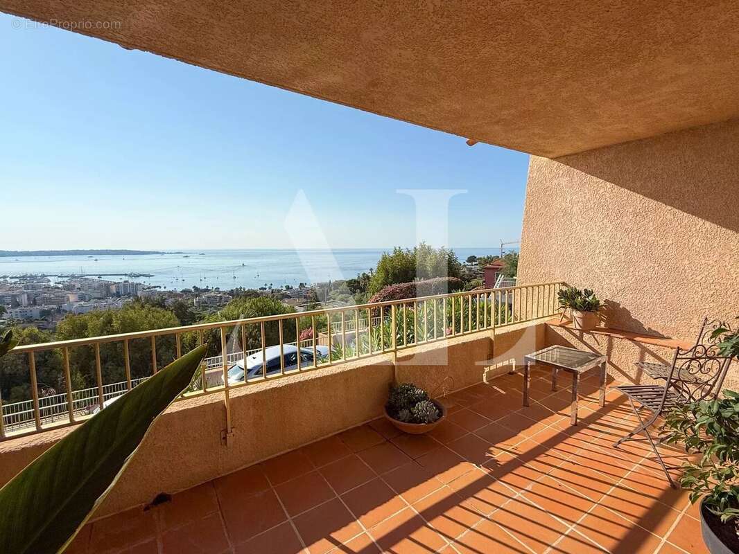 Appartement à VALLAURIS