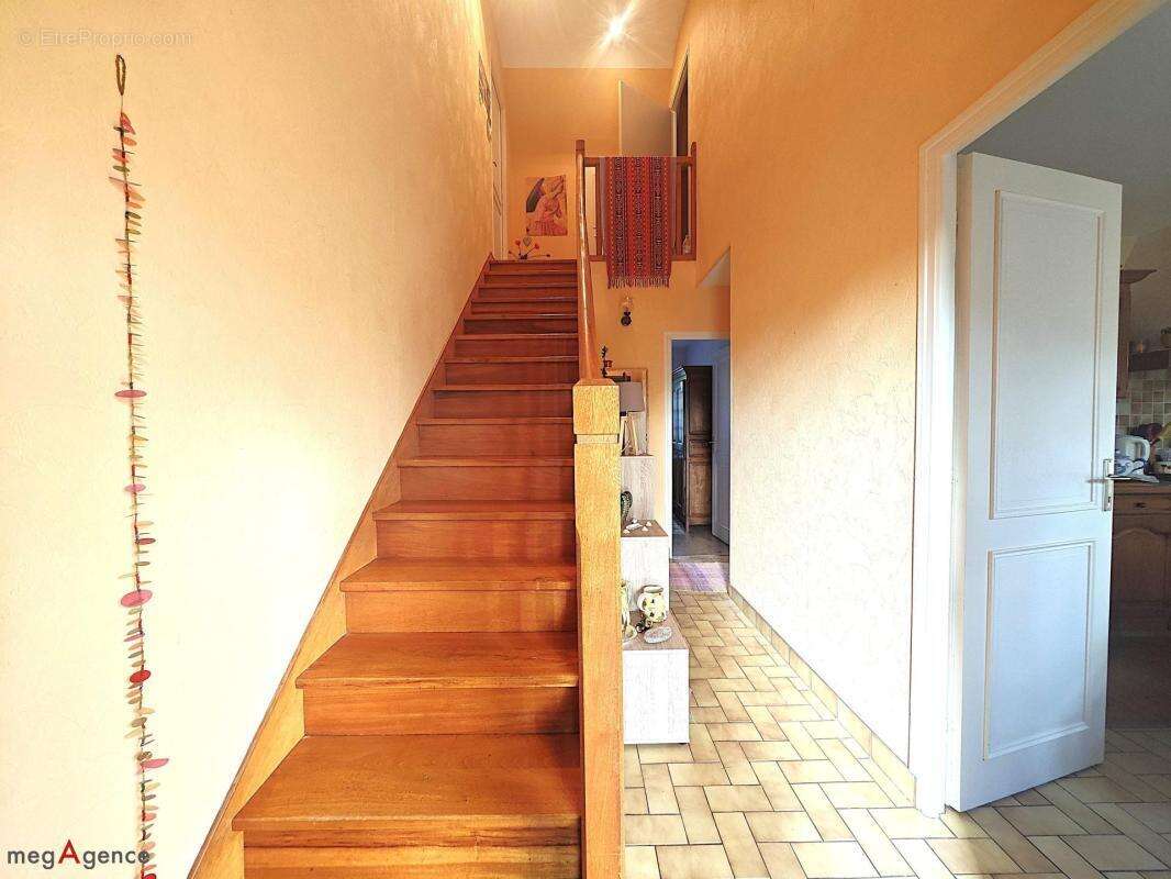 Maison à LA TRINITE-SURZUR