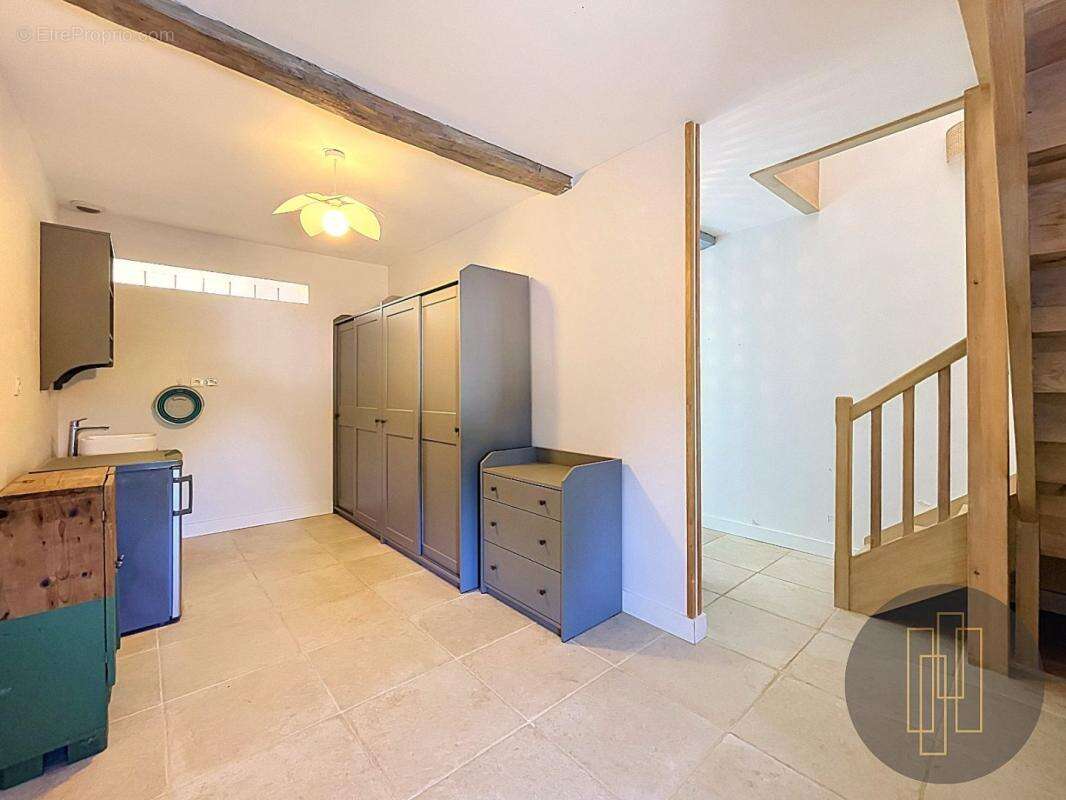 Maison en pierres dorées - 4 chambres avec jardin privatif - photo 8