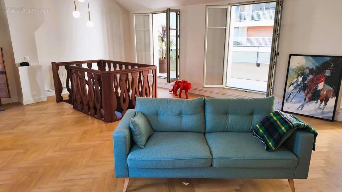 Appartement à PARIS-16E