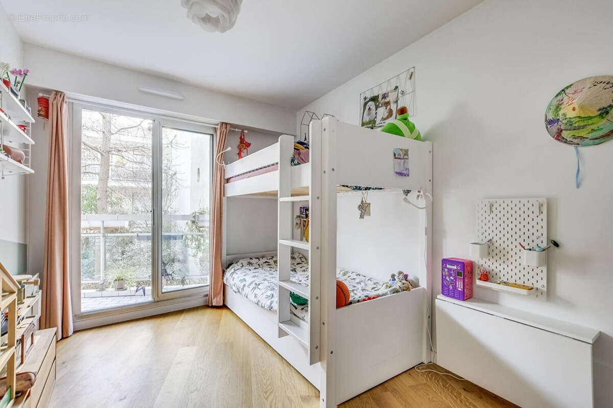Appartement à PARIS-19E