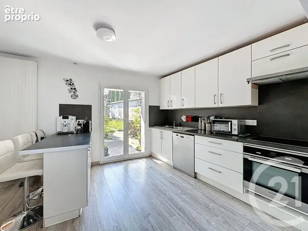 Maison 157 m² à Decines-Charpieu  - photo 3