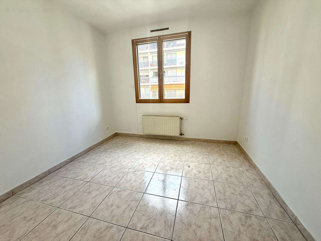 Appartement T3 Villeurbanne Gratte ciel, balcon à vivre, cuisine équipée, rénové, possibilité garage, DPE C - photo 7