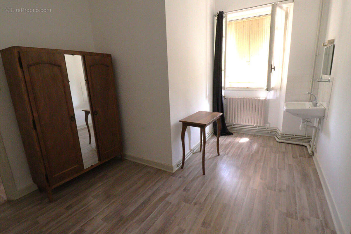 Appartement à VITRAC-SUR-MONTANE