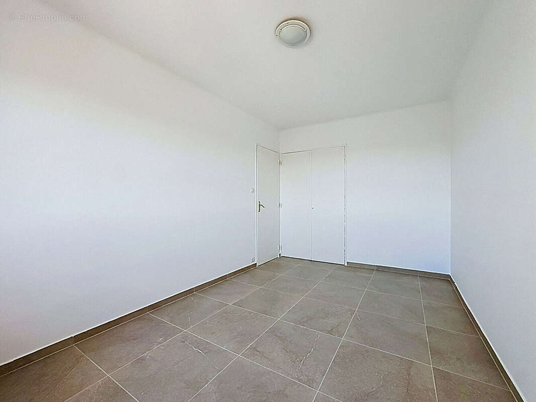Appartement 4 pièces de 83 m² - 2 balcons- Avenue Eisenhower - photo 5
