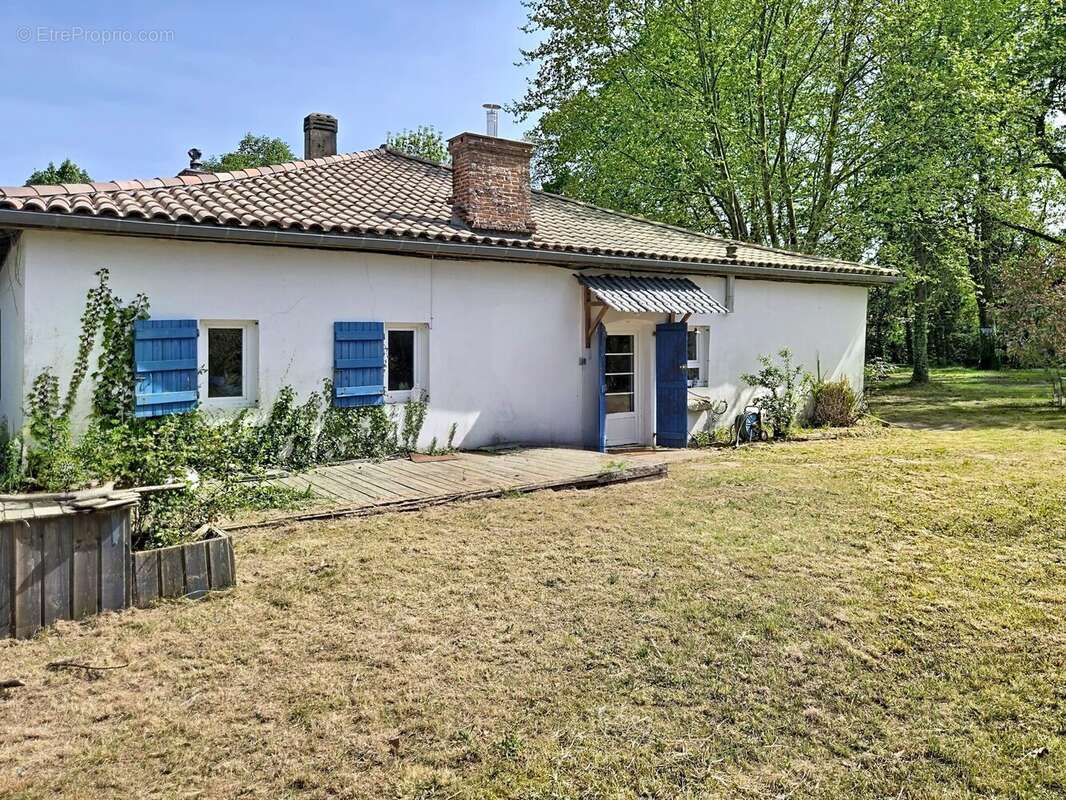 Maison à YGOS-SAINT-SATURNIN