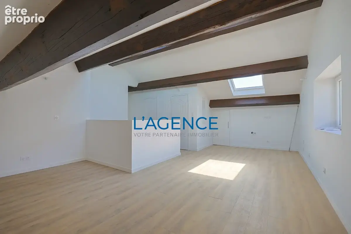 Appartement T3 de 71m2 habitables (50.85 LC) en dernier étage d'une résidence entièrement rénovée avec deux pl - photo 3