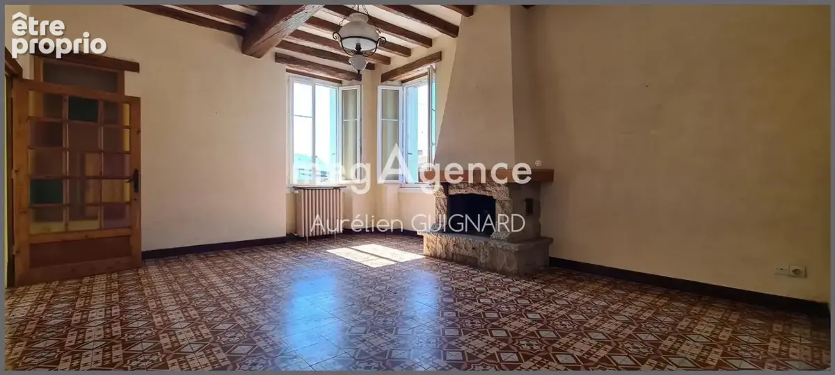 4 chambres, bel espace en pelouse avec garage et une dépendance - photo 2