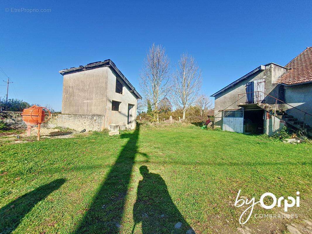 Maison à MONTEL-DE-GELAT