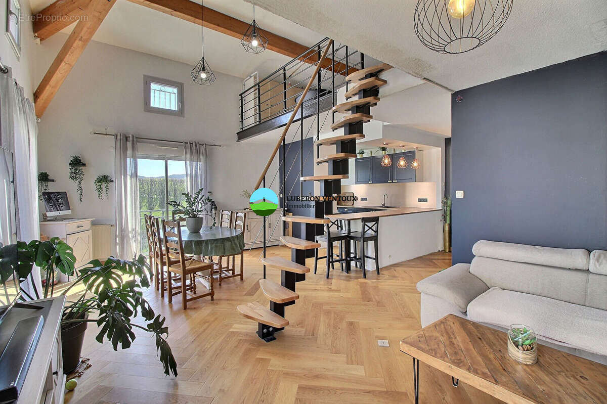 Appartement à PERNES-LES-FONTAINES