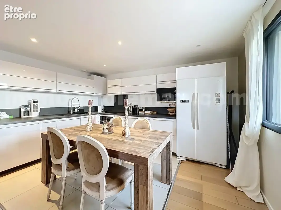 Appartement_T3_Messery_Duplex_belle_superficie_proximitée_frontière_Suisse_Frontaliers_Salon_Séjour_cuisine