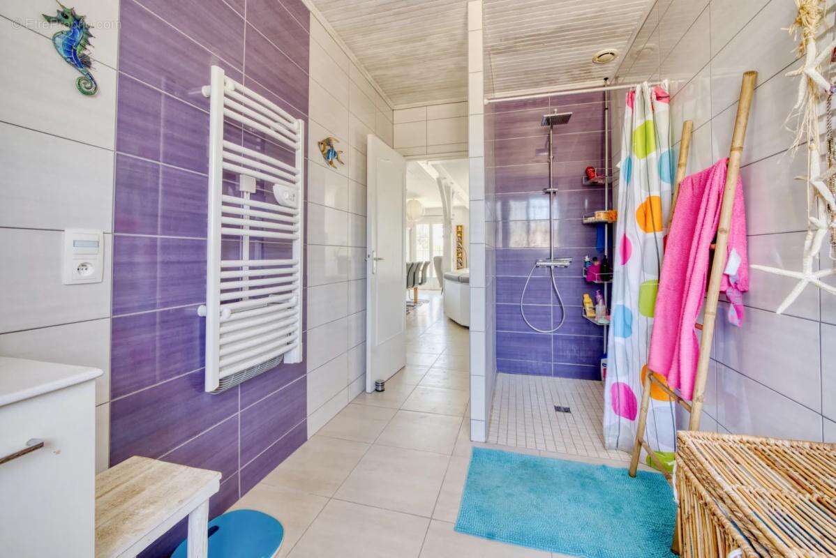 Maison de 6 pièces de 176 m² à Bussac-sur-Charente - photo 19