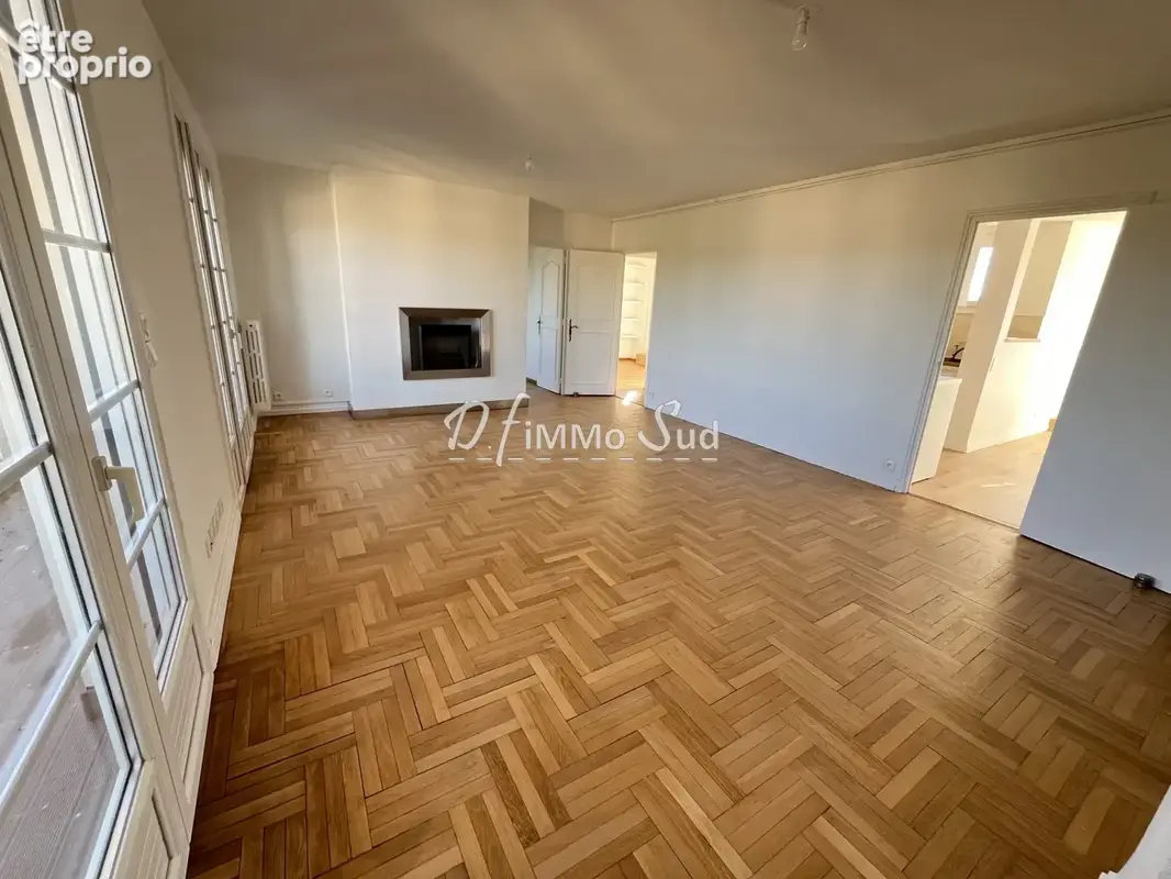 Appartement t4 de 110 m2 - ascenseur - terrasses - cellier - garage - photo 3