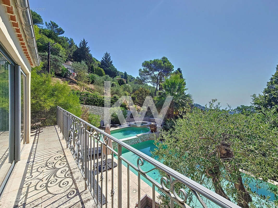 Maison à EZE
