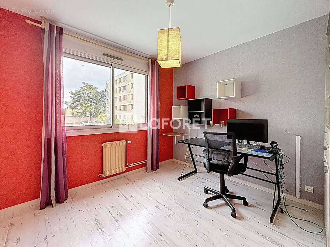 Appartement à PERONNAS