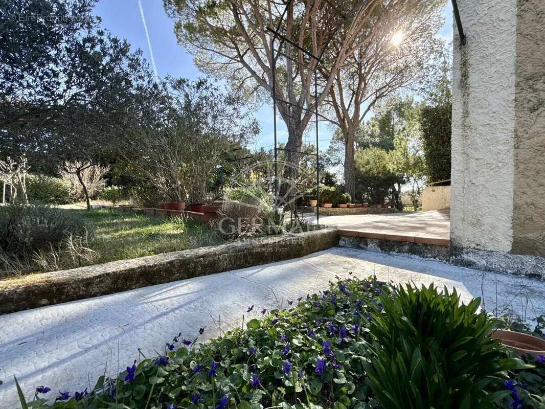 Maison à L'ISLE-SUR-LA-SORGUE