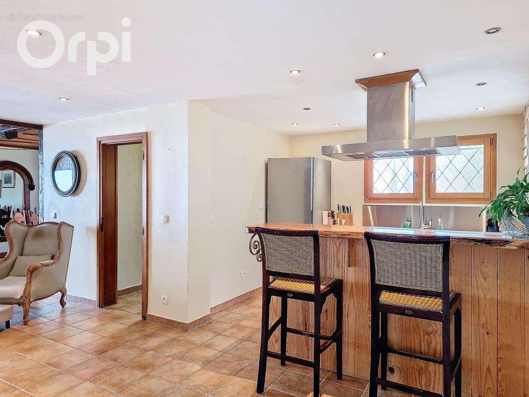 À Vendre maison 232 m2 et logement 50 m2 - photo 10