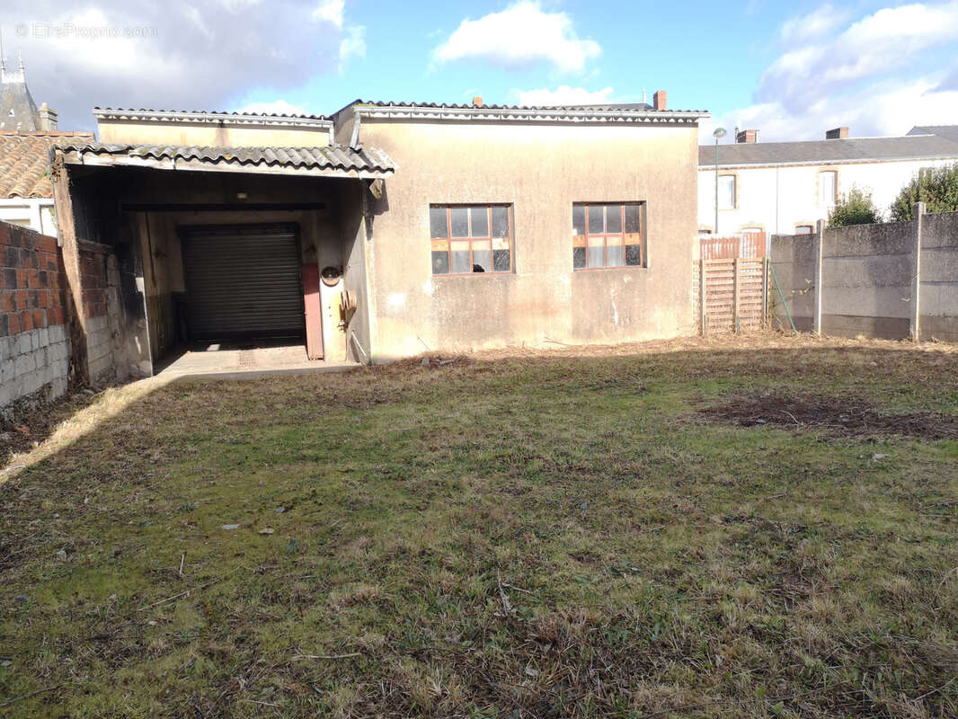 Parking à LES HERBIERS