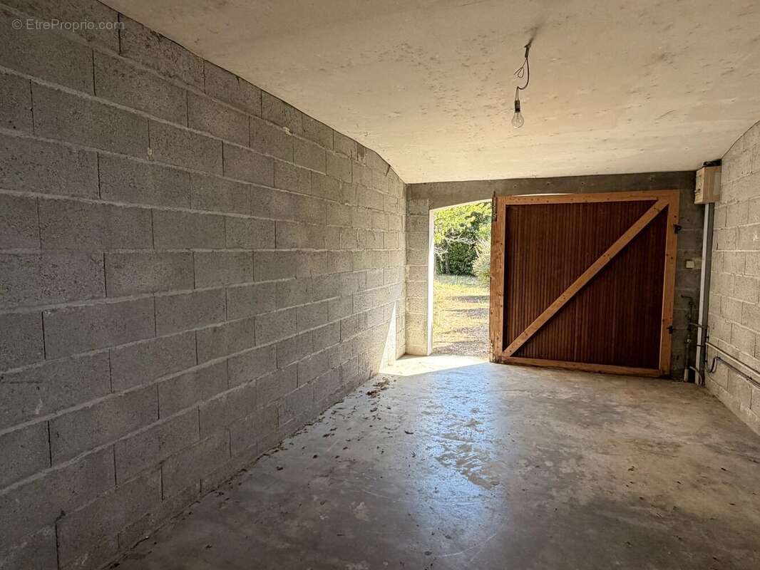 Maison de plain-pied avec garage et potentiel d'agrandissement au cœur de Ruffec - photo 6