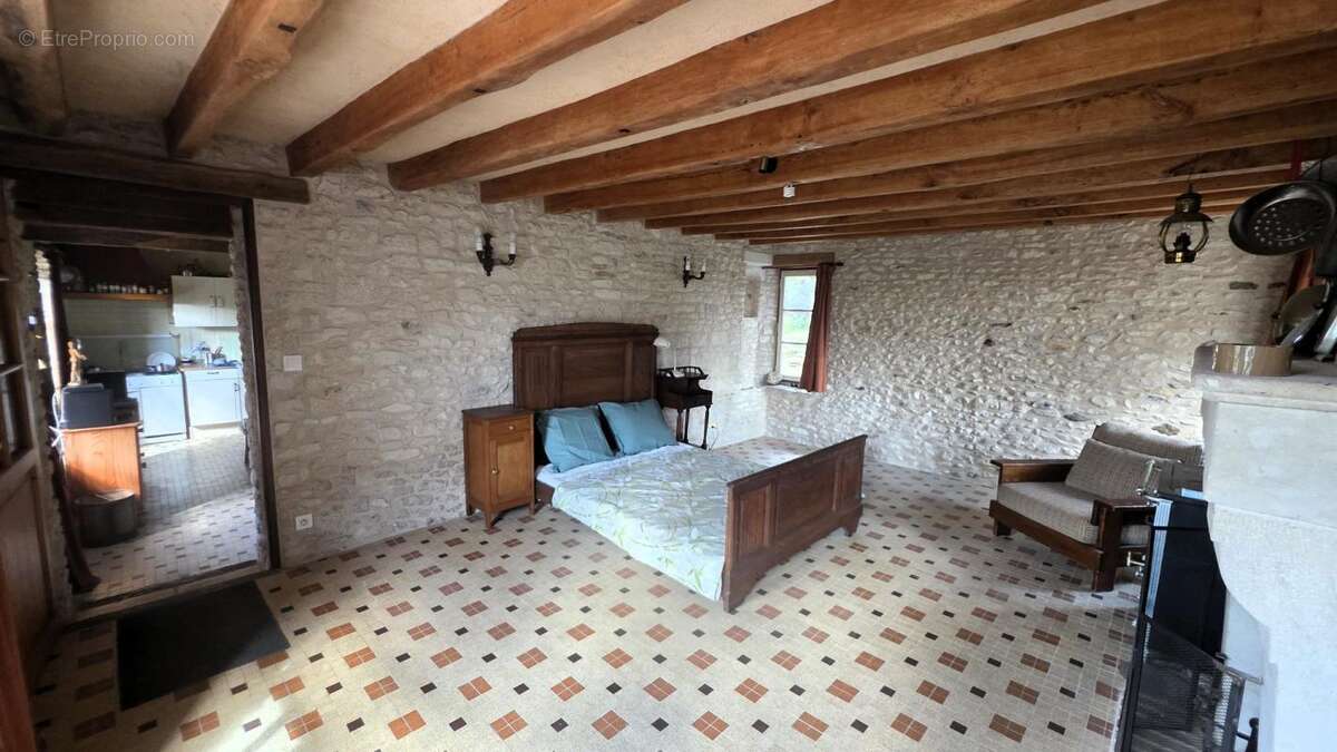 Maison à MEZIERES-EN-BRENNE