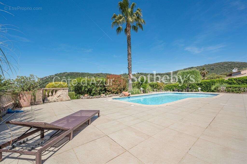 Villa de caractère avec piscine dans un domaine privé proche de Monaco - photo 10