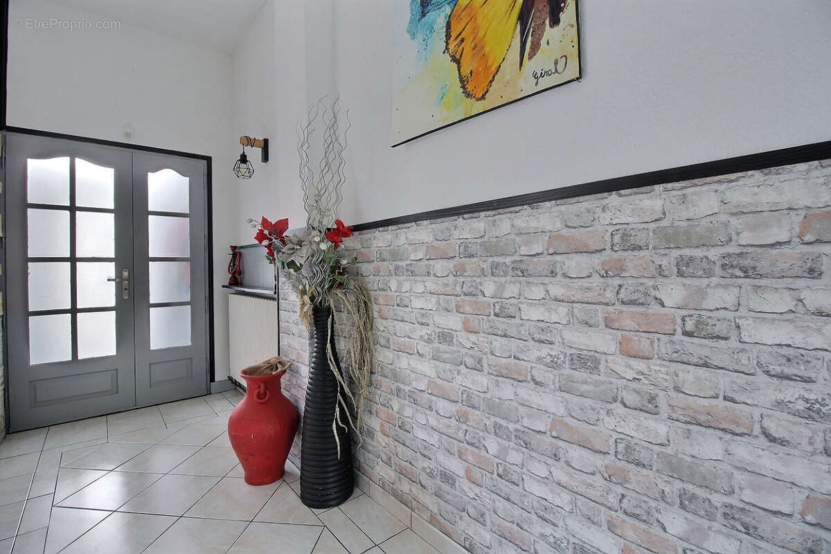 Maison familiale semi-plain-pied de 186m2 avec 5 chambres et 3 salle de bains. - photo 16