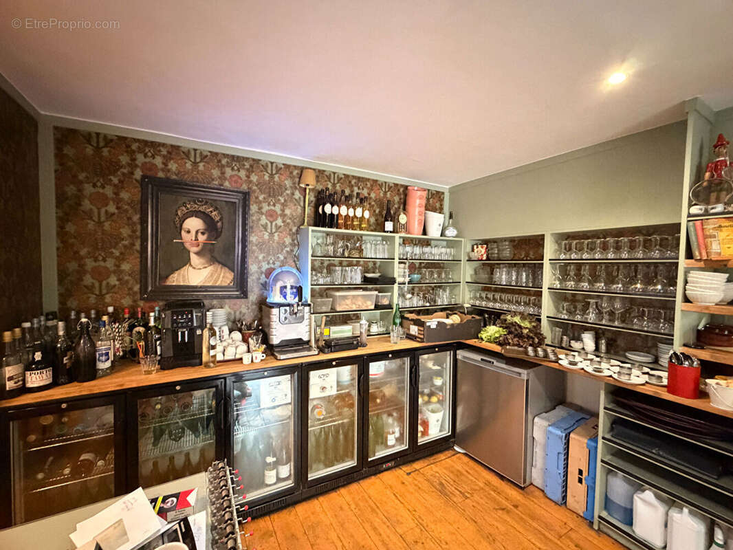 A vendre en semi-exclusivite fonds de commerce restaurant 75 m2 idealement situe  en zone franche au centre ville de toulon - photo 9