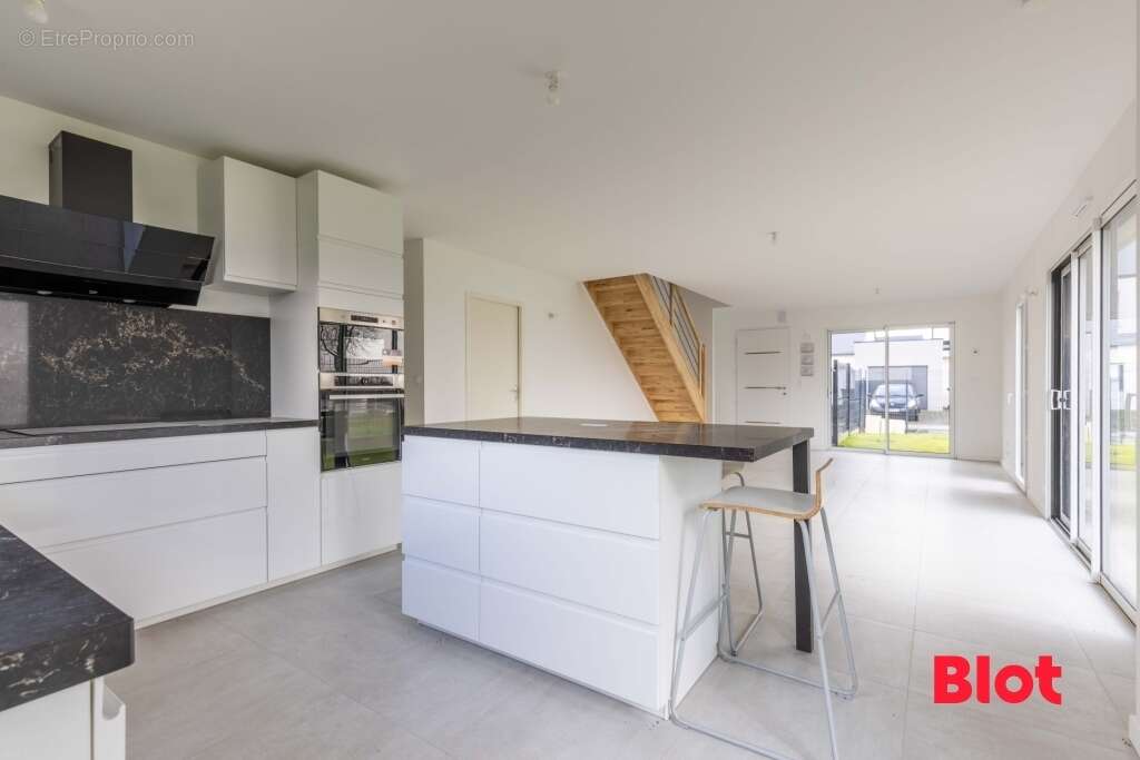 Maison à MONTREUIL-SUR-ILLE